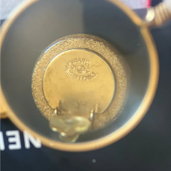 🍀 CHANEL 2001 season Amber and resin Clip on earrings - Picture 6 of 9